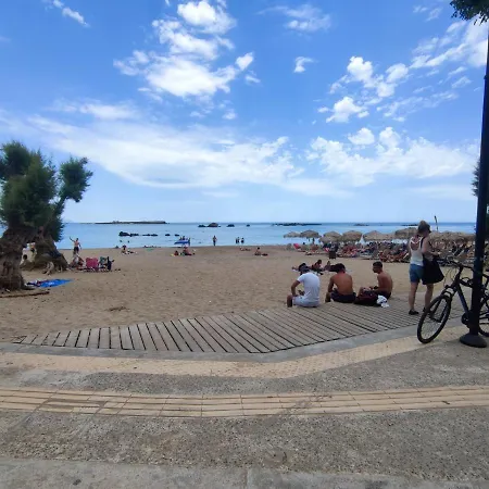 Апартаменти Steps From The Aprt