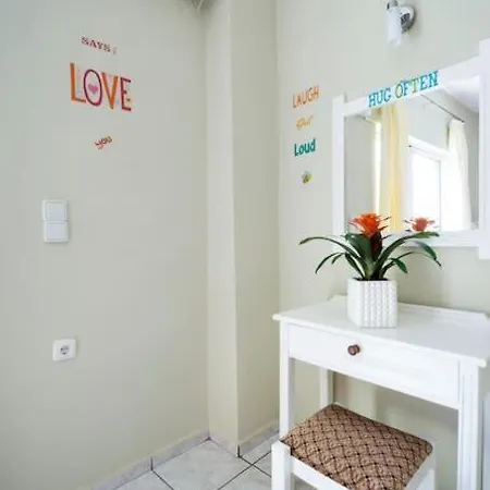 Апартаменти Steps From The Aprt