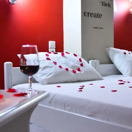 Апартаменти Steps From The Aprt