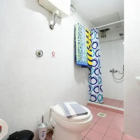 Steps From The Aprt Apartman *